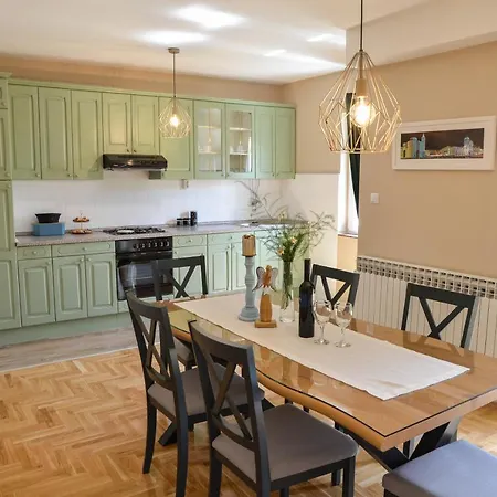 Apartament Maja *