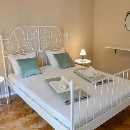 Maja Apartament *