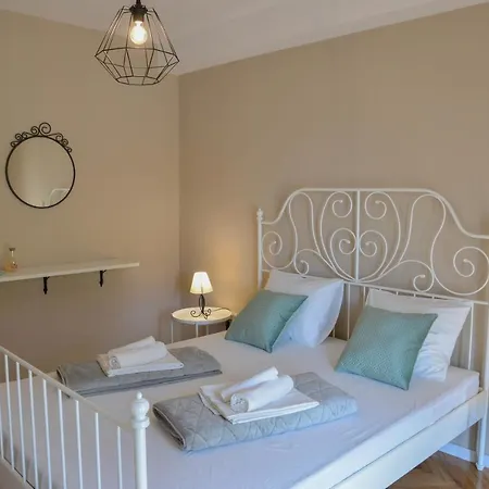 Maja Apartament *